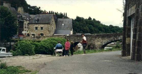 paintingdinan.jpg (57280 bytes)